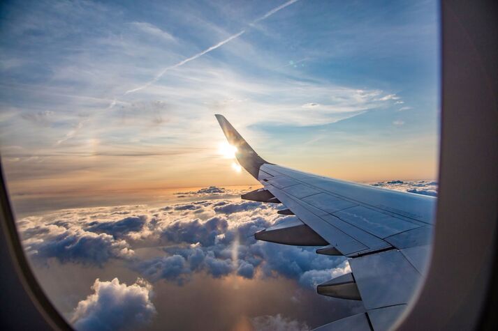 Actualité audioprothésiste cda : Oreilles bouchées en avion : causes, symptômes et solutions efficaces